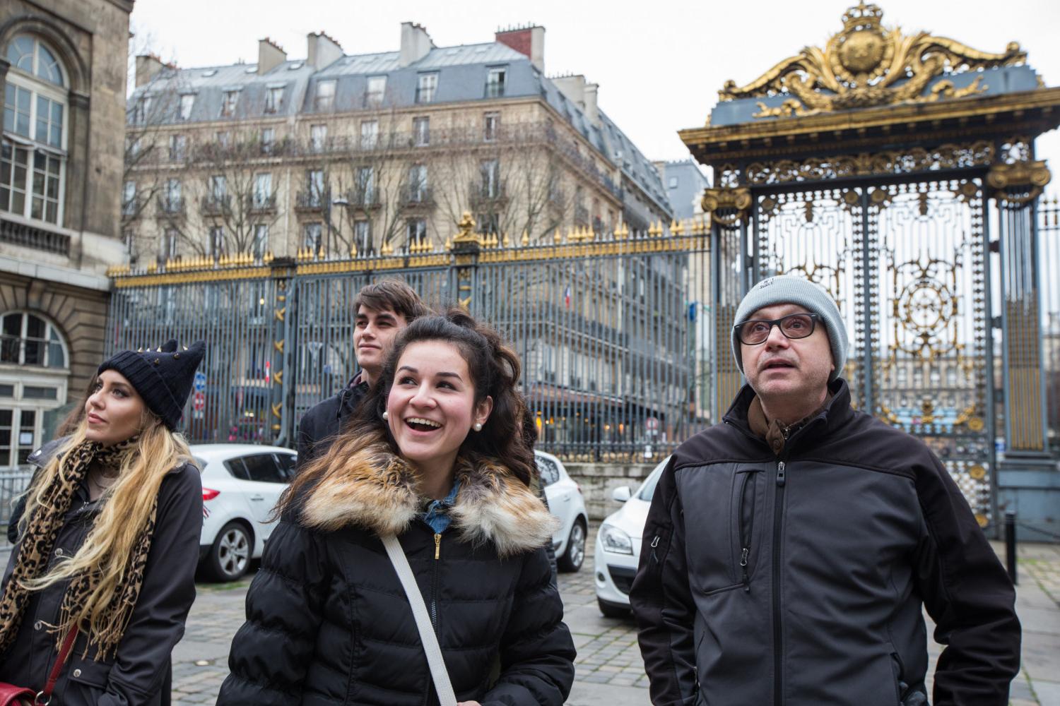 <a href='http://3q035w.sunwavecentre.com'>全球十大赌钱排行app</a>学院法语教授Pascal Rollet带领学生们到巴黎游学.
